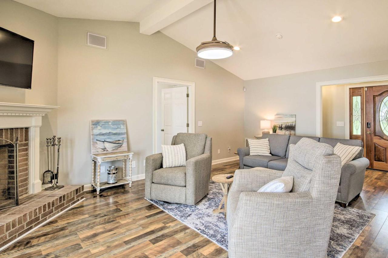 Gilbert Lakefront Retreat With Private Dock! Hollywood Point Bagian luar foto